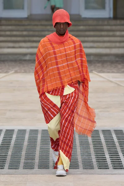 Look 5
